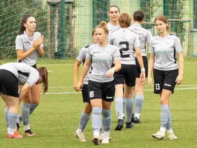 Lana Curman iskreno o začetkih, vzponih in padcih v nogometu ter o tem, kaj jo žene naprej kljub oviram. Intervju z mlado igralko Aluminija. - Golavt