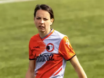 Simona Jelovšek deli svojo nogometno pot od začetkov v Brežicah do igranja za Cerklje. - Golavt