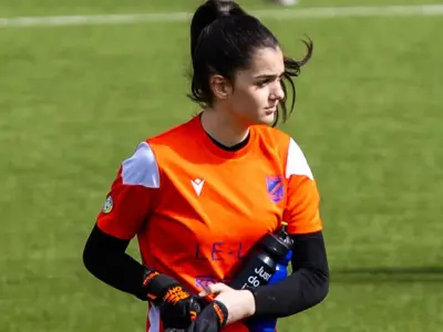 Mirna, zbrana in nasmejana – takšna je 18-letna Žana Galjot, vratarka Gažona, ki je postala eno od opaznejših imen v slovenskem ženskem nogometu. - Golavt