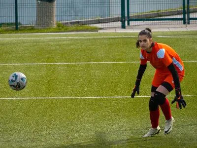 Mirna, zbrana in nasmejana – takšna je 18-letna Žana Galjot, vratarka Gažona, ki je postala eno od opaznejših imen v slovenskem ženskem nogometu. - Golavt
